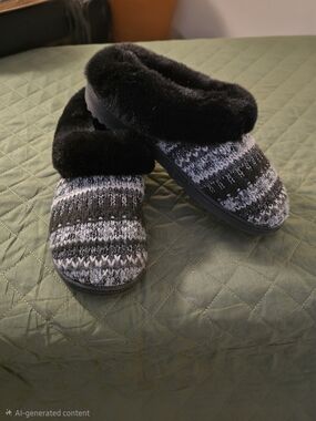 dearfoams Black Faux-Fur Cuff Slippers